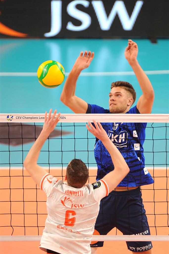 CLVM 77 JASTRZEBSKI Węgiel v SVG LÜNEBURG CEV