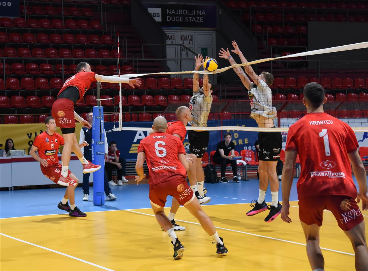 CCM 12, Lindaren Volley AMRISWIL v Radnicki KRAGUJEVAC