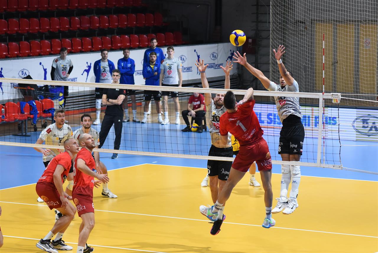 CCM 12, Lindaren Volley AMRISWIL v Radnicki KRAGUJEVAC