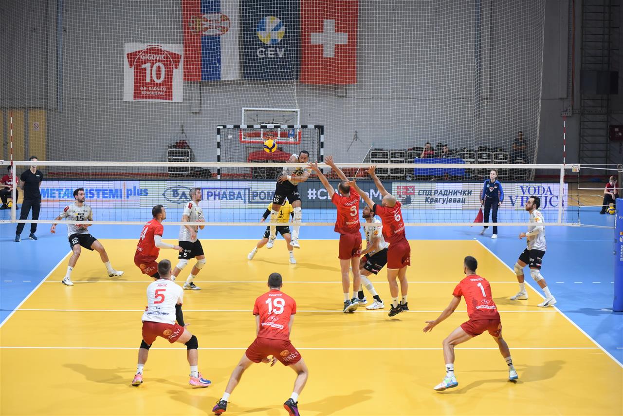 CCM 12, Lindaren Volley AMRISWIL v Radnicki KRAGUJEVAC