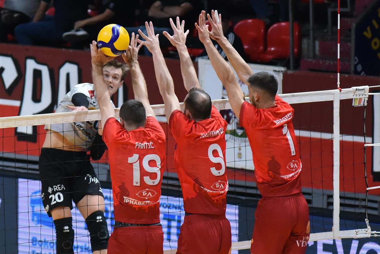 CCM 12, Lindaren Volley AMRISWIL v Radnicki KRAGUJEVAC