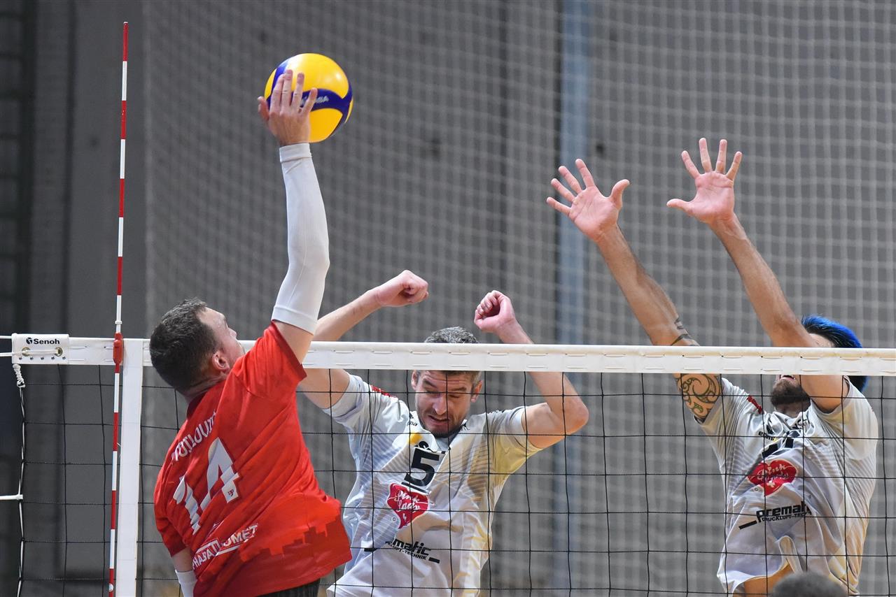 CCM 12, Lindaren Volley AMRISWIL v Radnicki KRAGUJEVAC