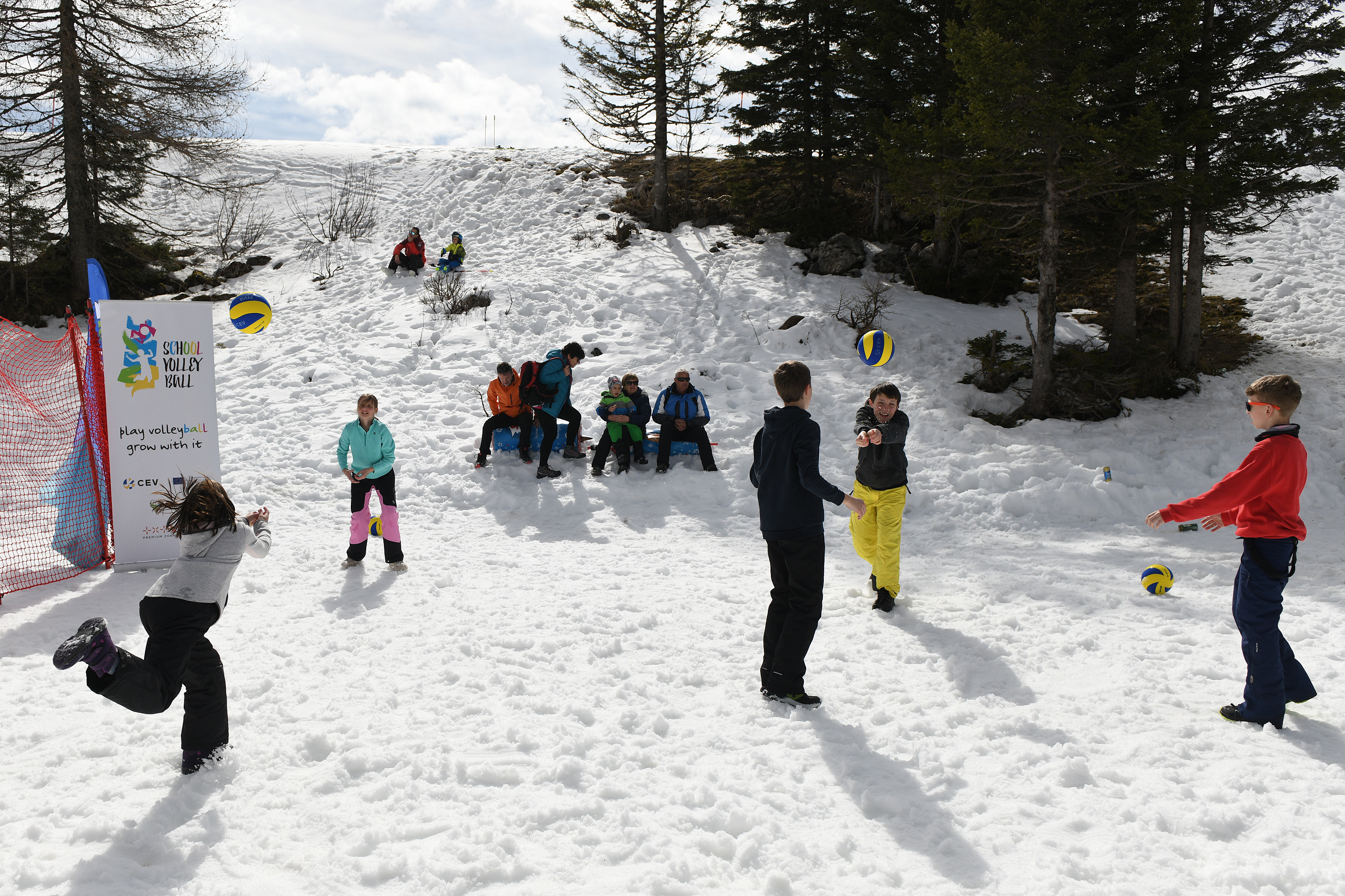 Youngsters trying Snow Volleyball at Krvavec