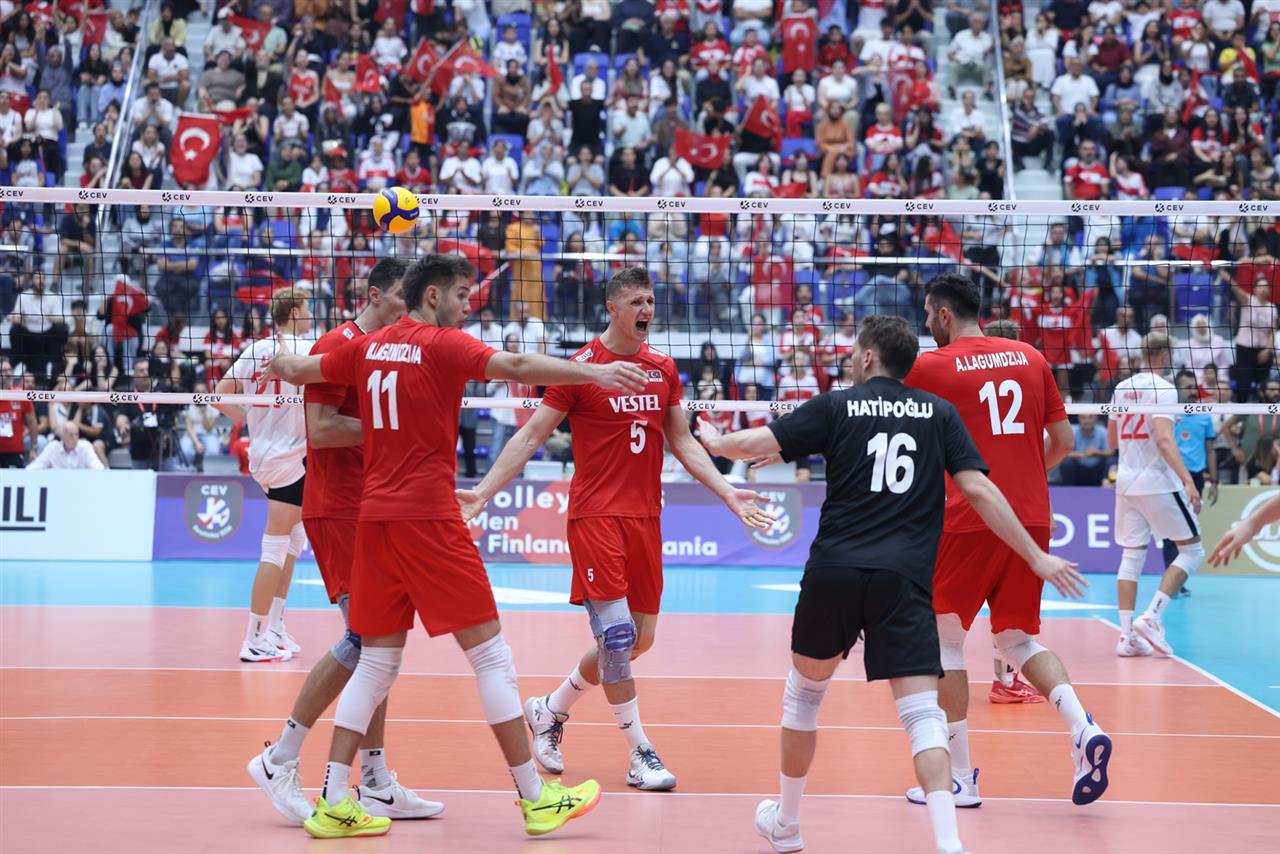 Turkish volleyball team celebrating a point in EuroVolleyM 2026 Qualifiers