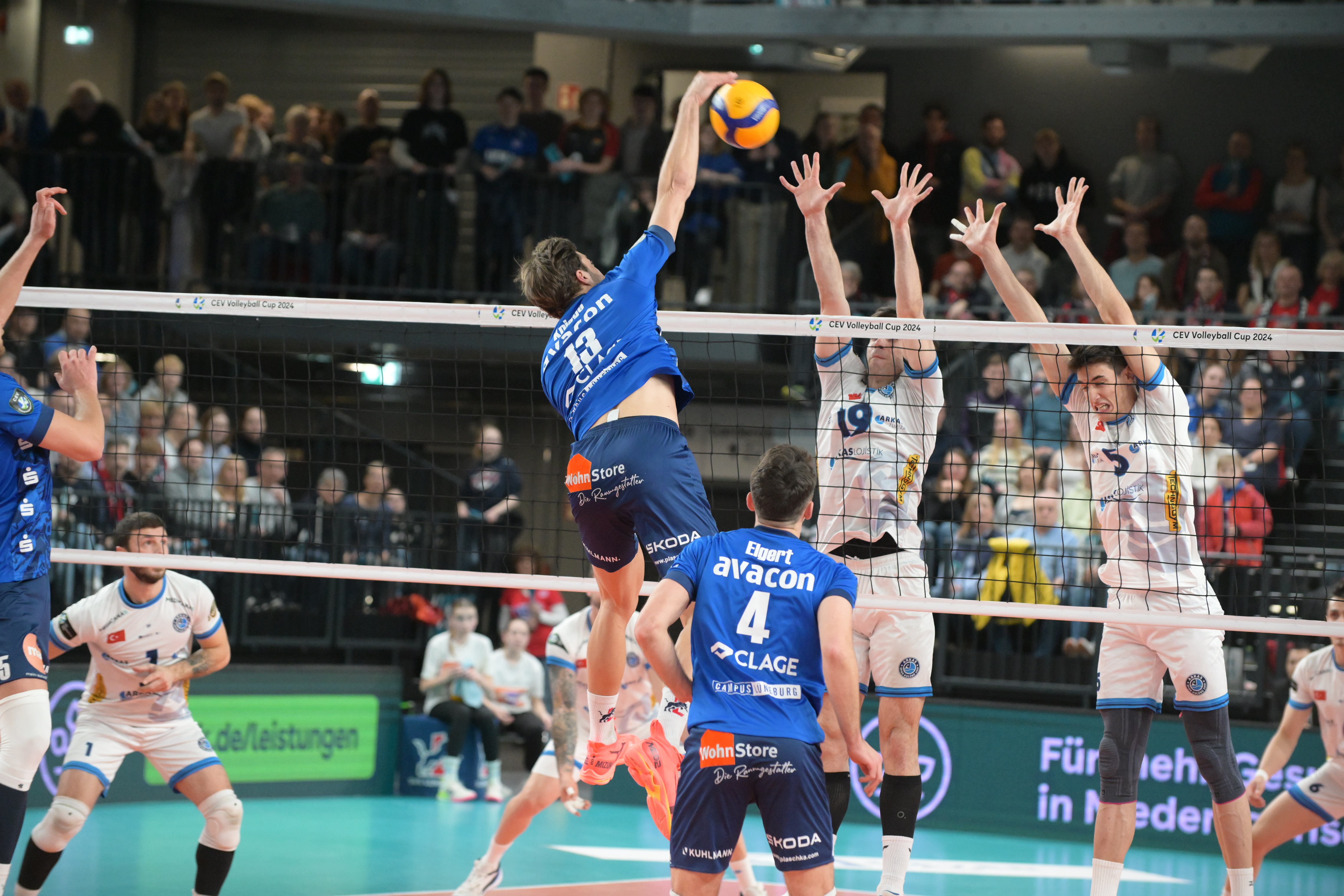 Epic comeback propels SVG LÜNEBURG into #CEVCupM Final | CEV