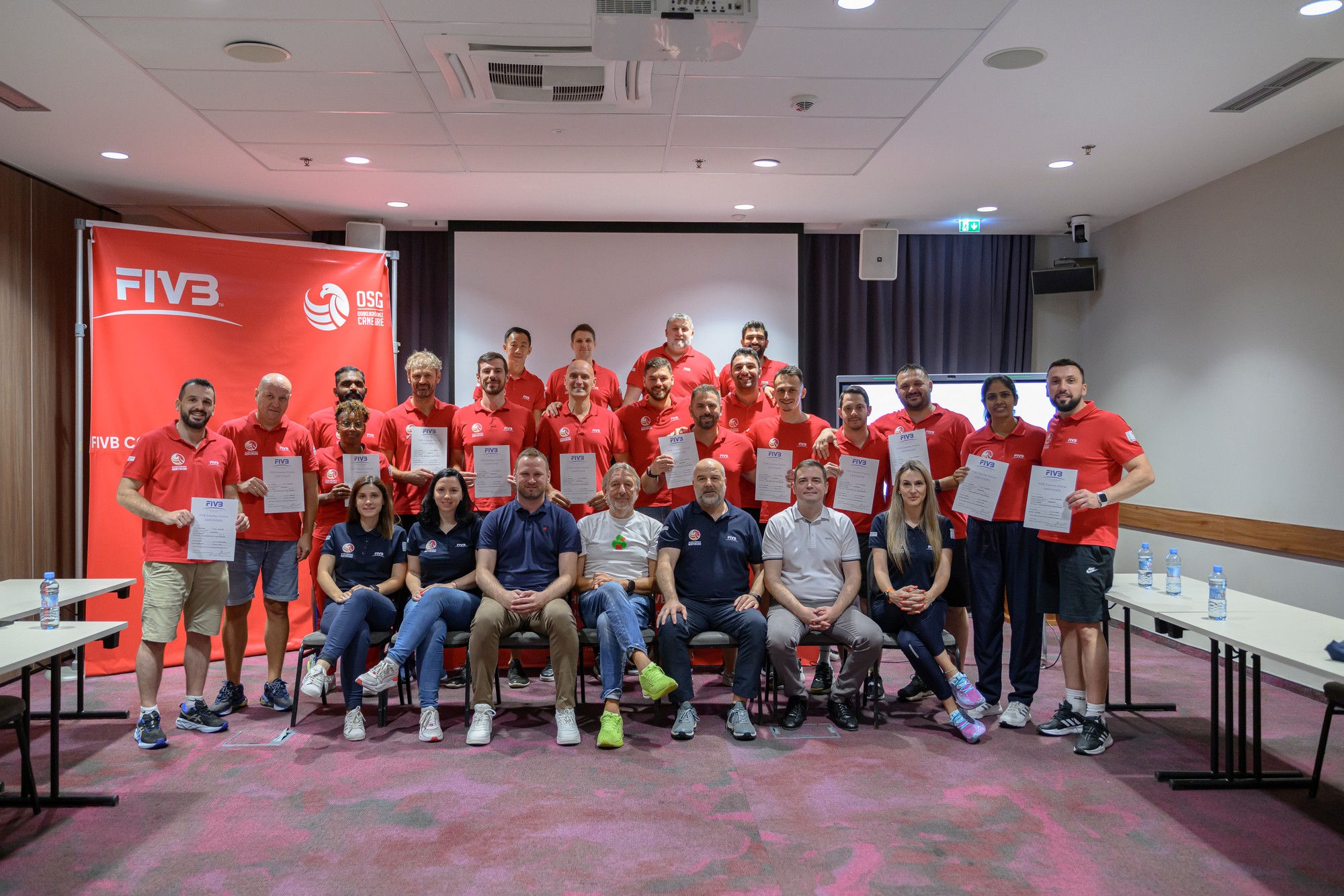 Групповое фото участников курса тренеров FIVB в Подгорице