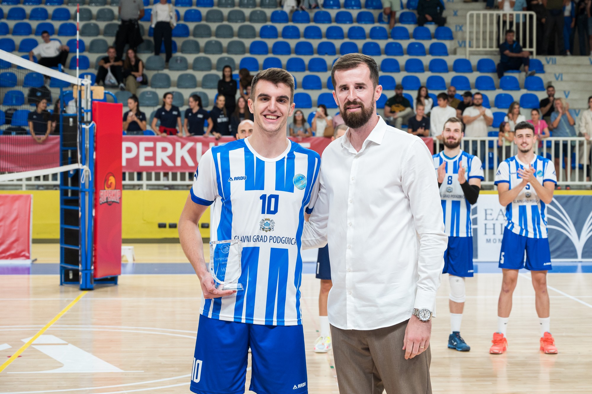 Luka Lojić accepting the MVP award