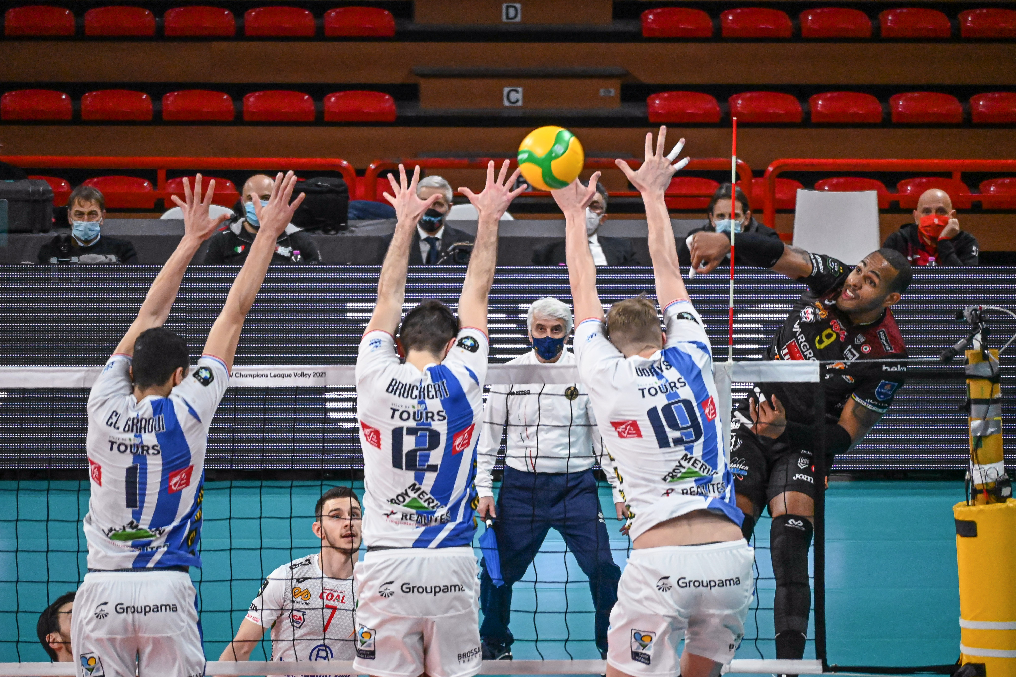 Italian duel sees both Perugia and Lube advance | ChampionsLeague