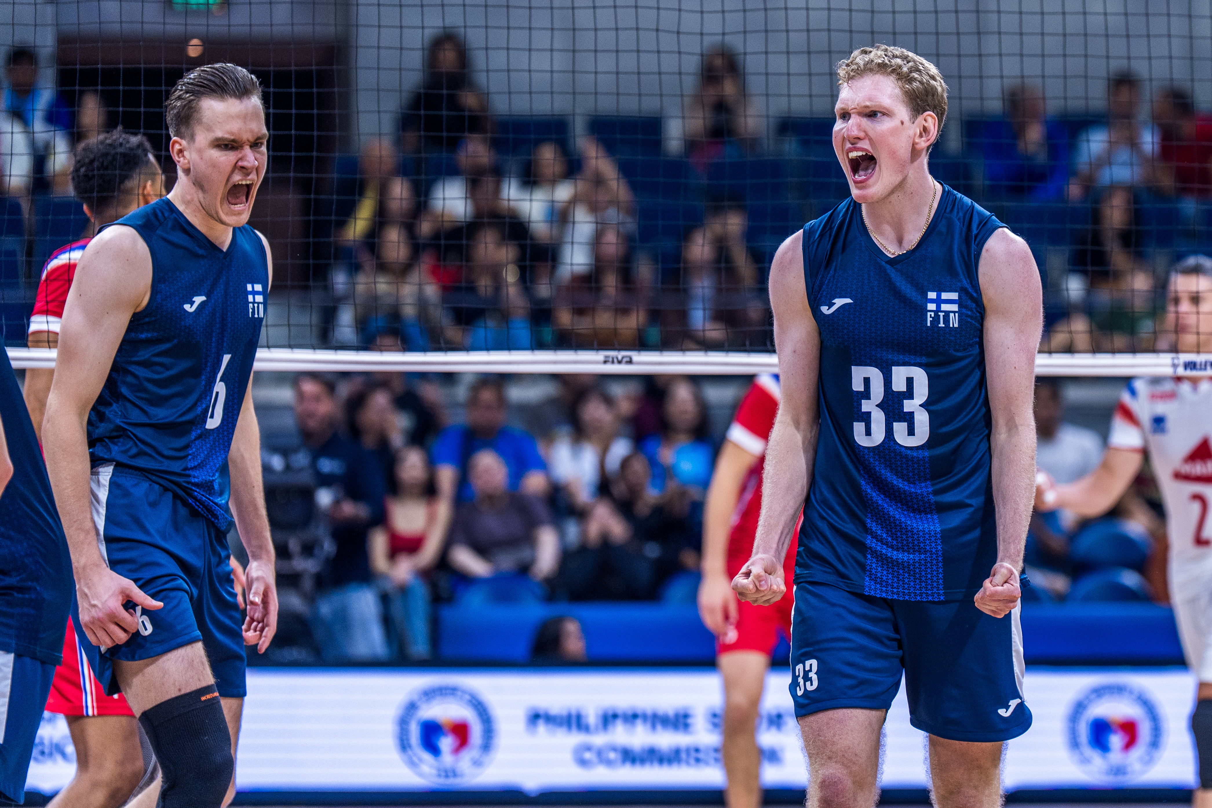 Jugadores de voleibol en acción