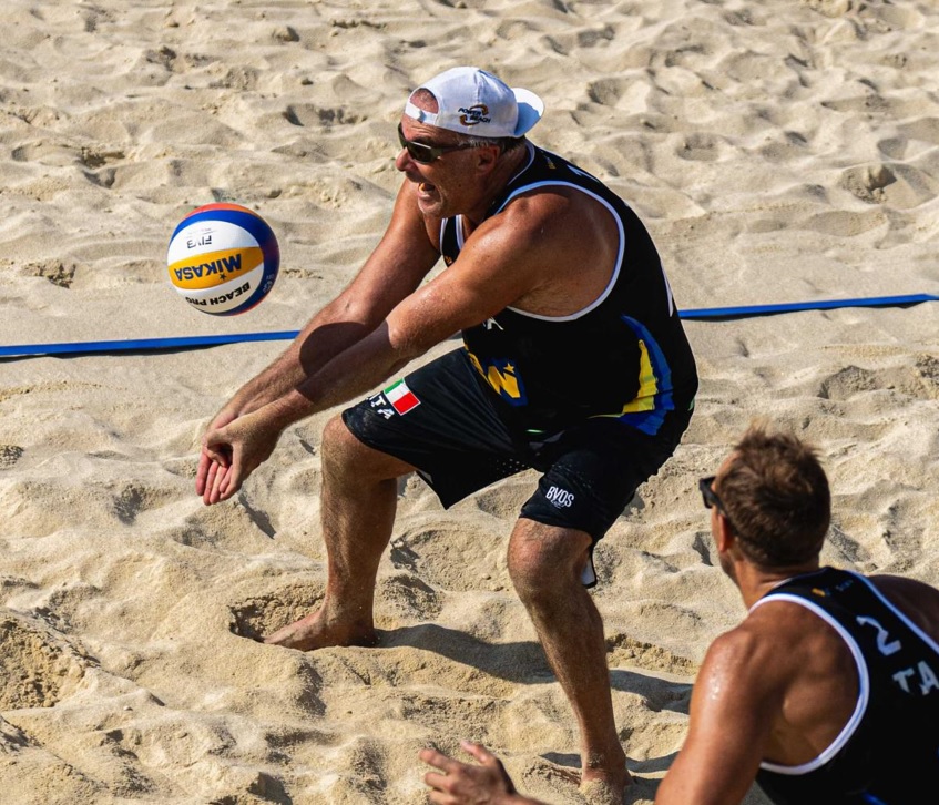 Emanuele Monduzzi on the beach volleyball court