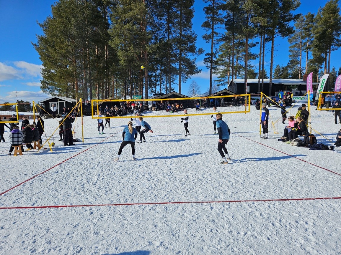 Pysslingarna vs Slay Sisters final match in Snow Volleyball