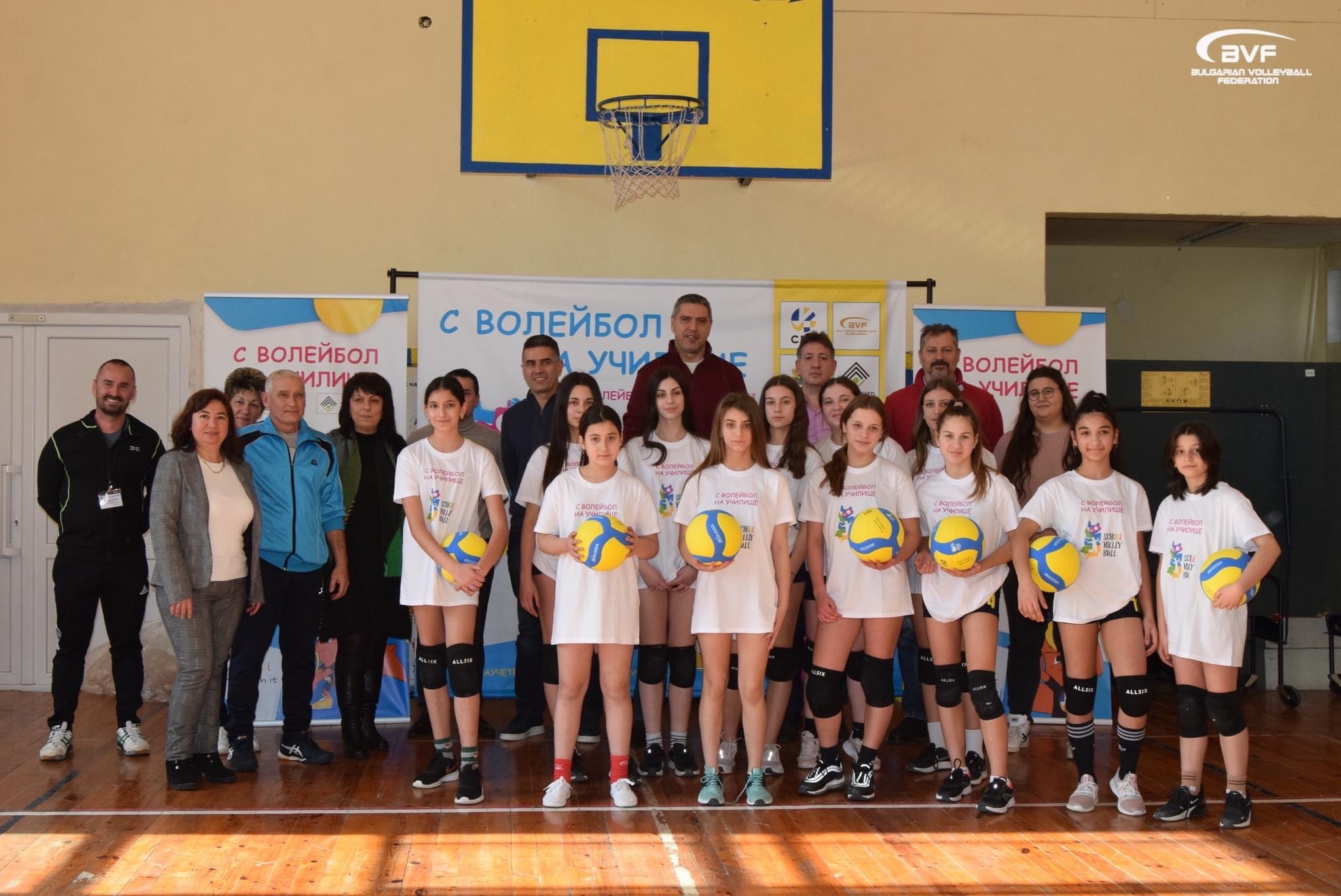 Bulgarian Volleyball legends inspire pupils to play the game | InsideCEV