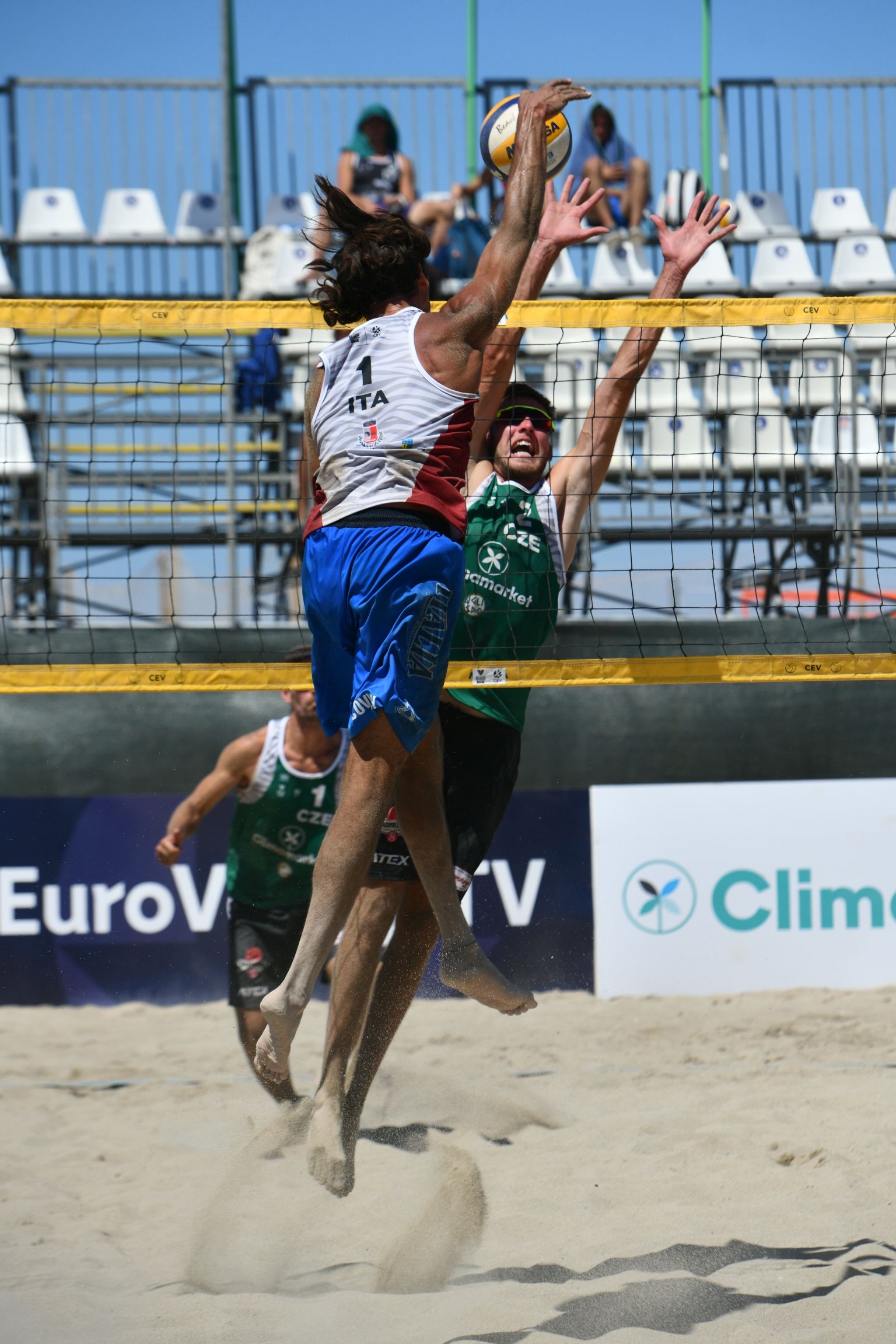 Home teams steal the show in Cir Marina CEV