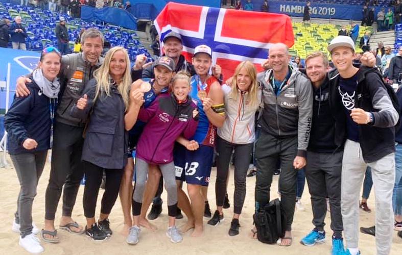 Jetmund Berntsen with family at an event