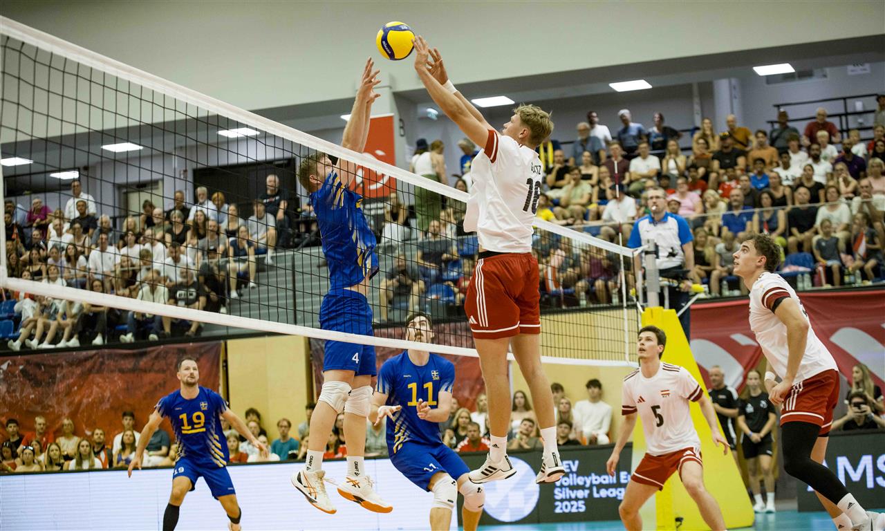 Hosts Austria put up a much better fight in the third and fourth sets