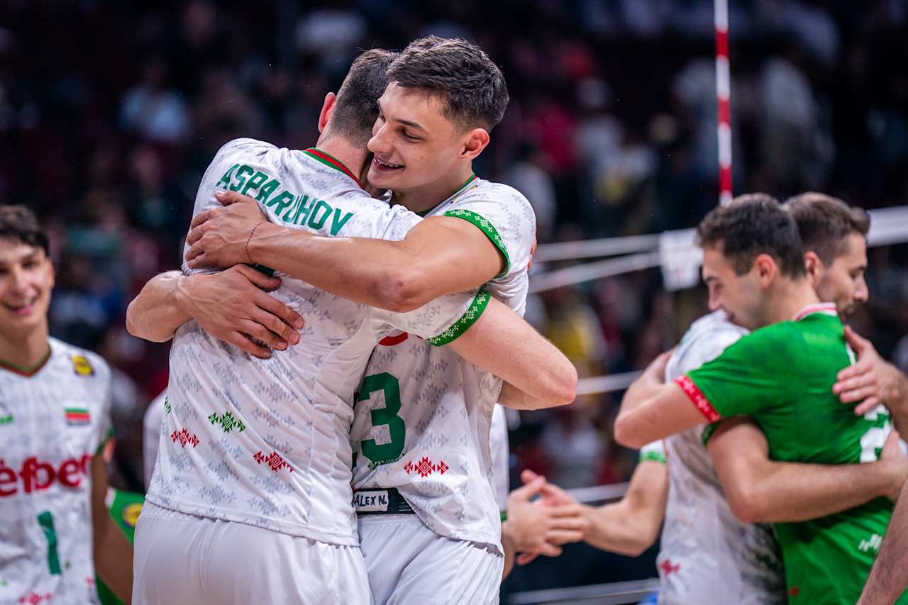 Bulgarian volleyball team celebrating a pivotal point against Czechia
