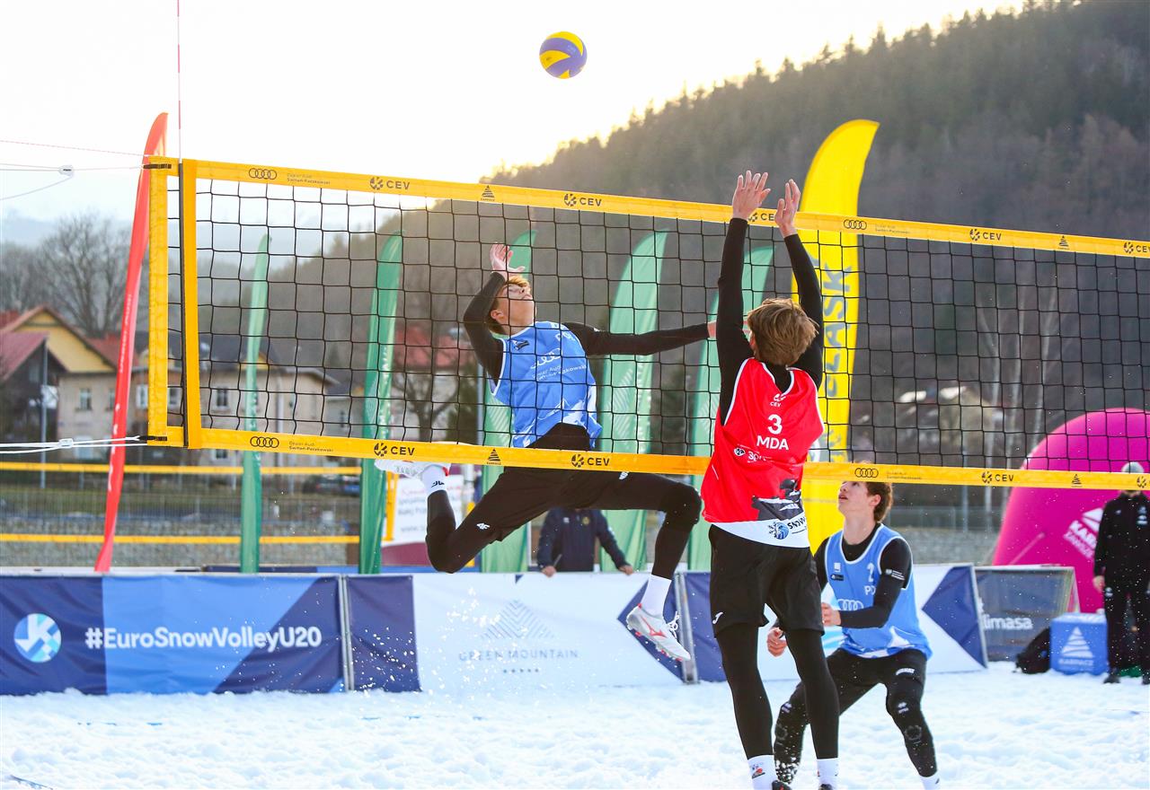 Young players competing at EuroSnowVolley U20 in Karpacz, Poland