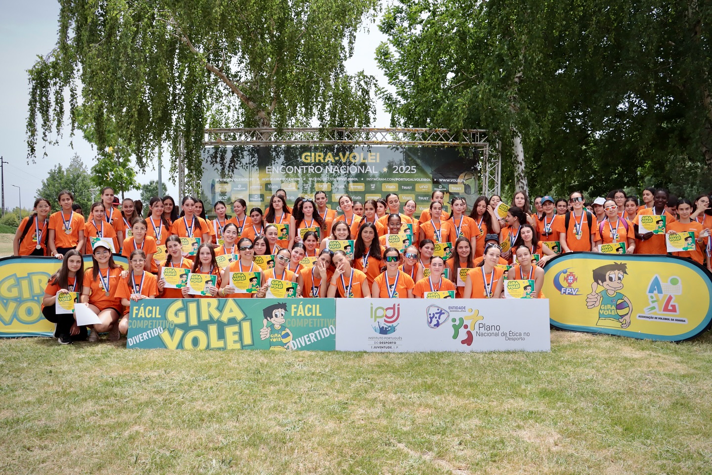 Волейболисты Gira-Volei на площадке