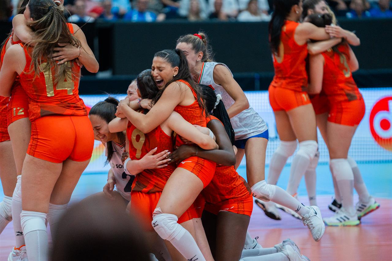 Dramatic golden set sees Portugal win title in the 2024 CEV Volleyball ...