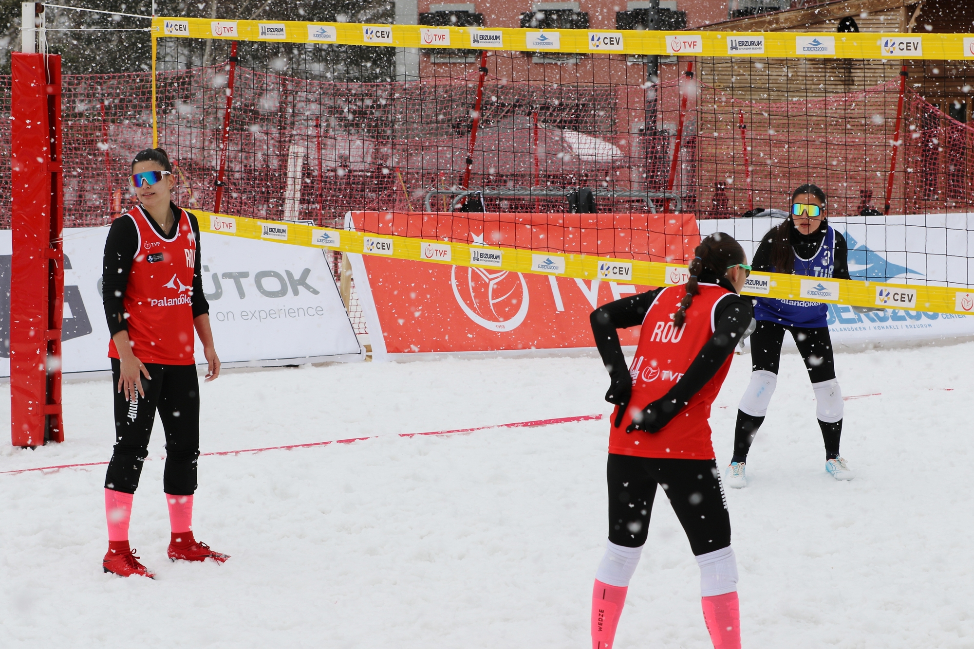 Women`s Snow Volleyball match in Erzurum, showing players on a snowy court.
