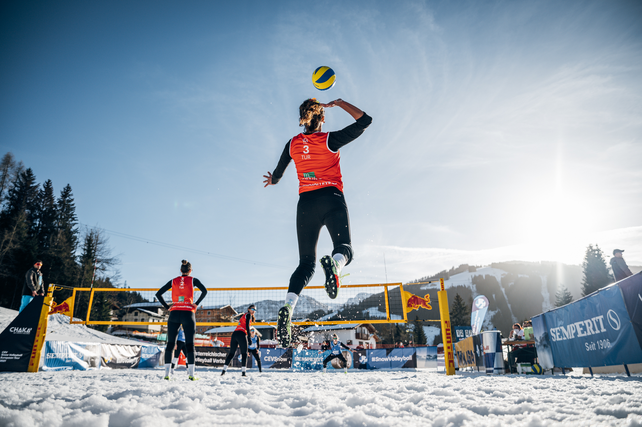 The first day of the Snow Volleyball European Tour 2021 | CEV