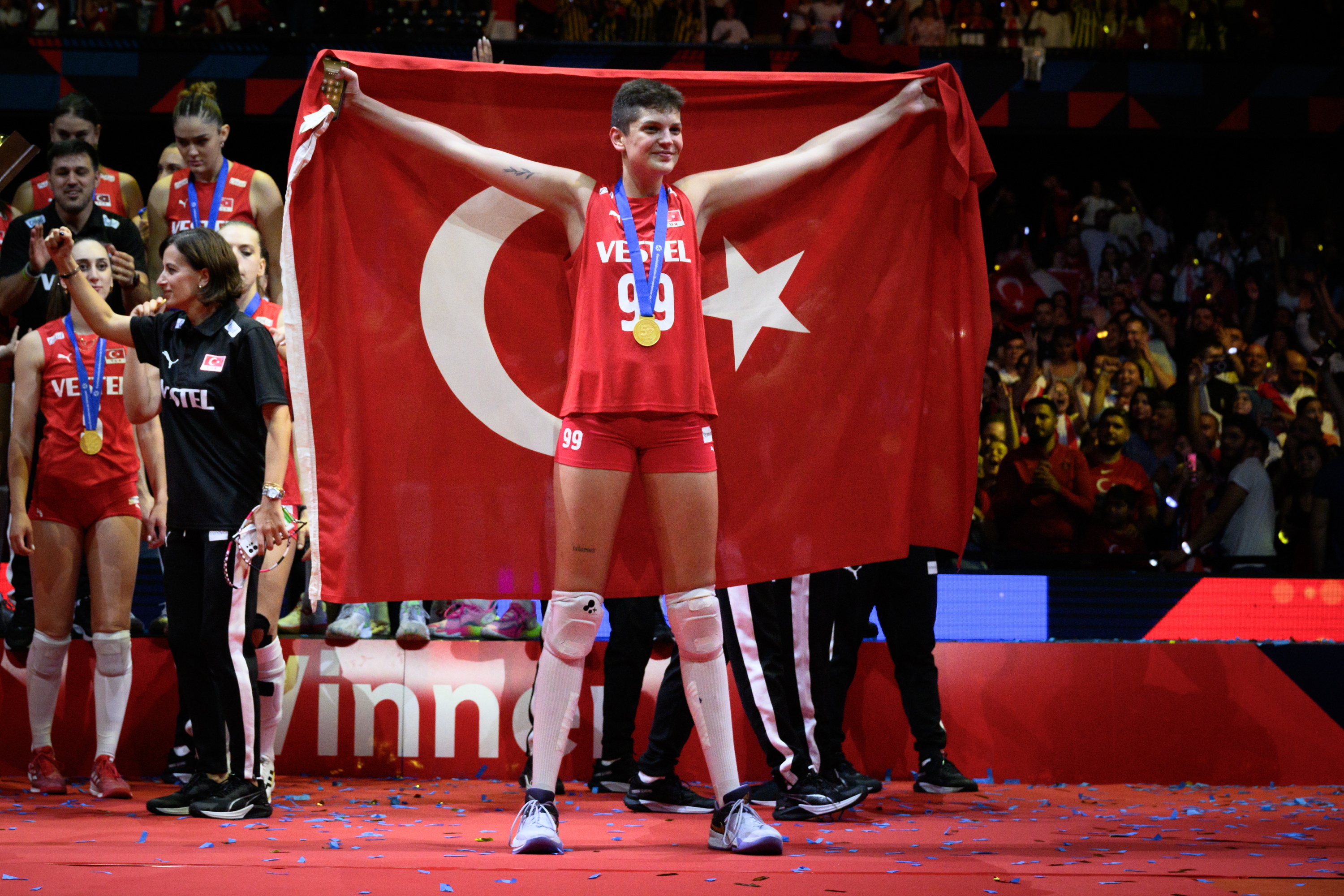 Turkish SuperStar Ebrar Karakurt joins Eczacibasi Istanbul | CEV