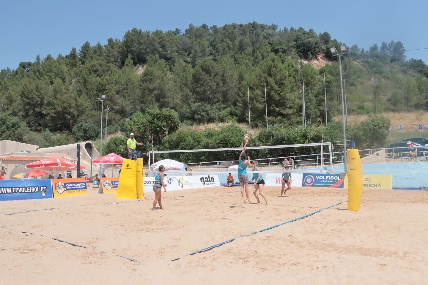 Helisandsacademy Beach Volleyball team celebrating victory at Setúbal