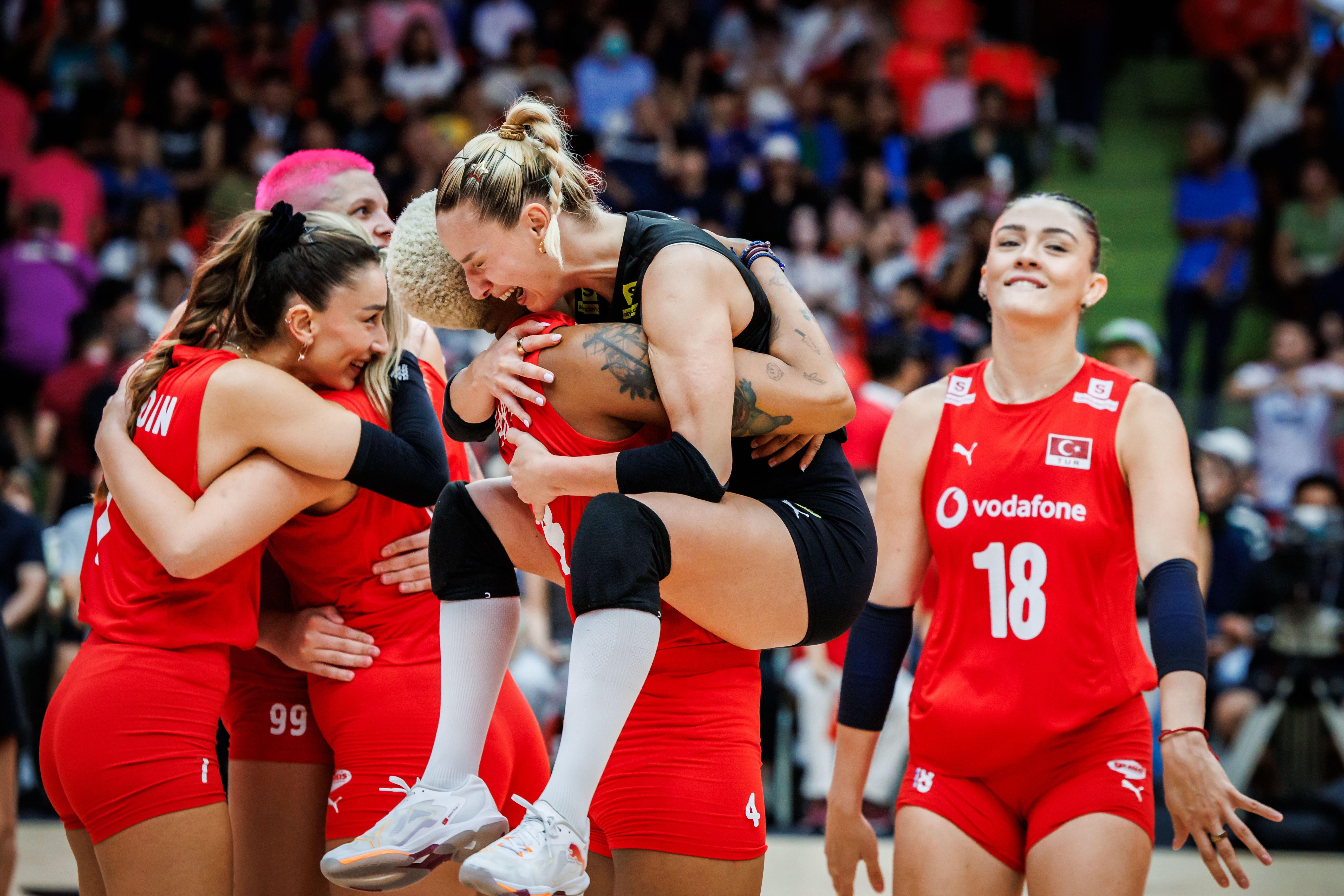 Turkish volleyball team celebrating a point against Japan.