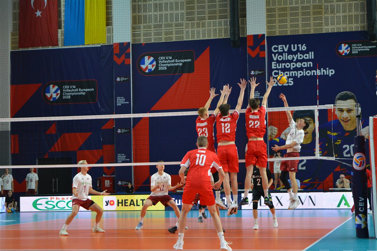 Poland and Latvia playing each other at #EuroVolleyU16M in Yerevan, Armenia