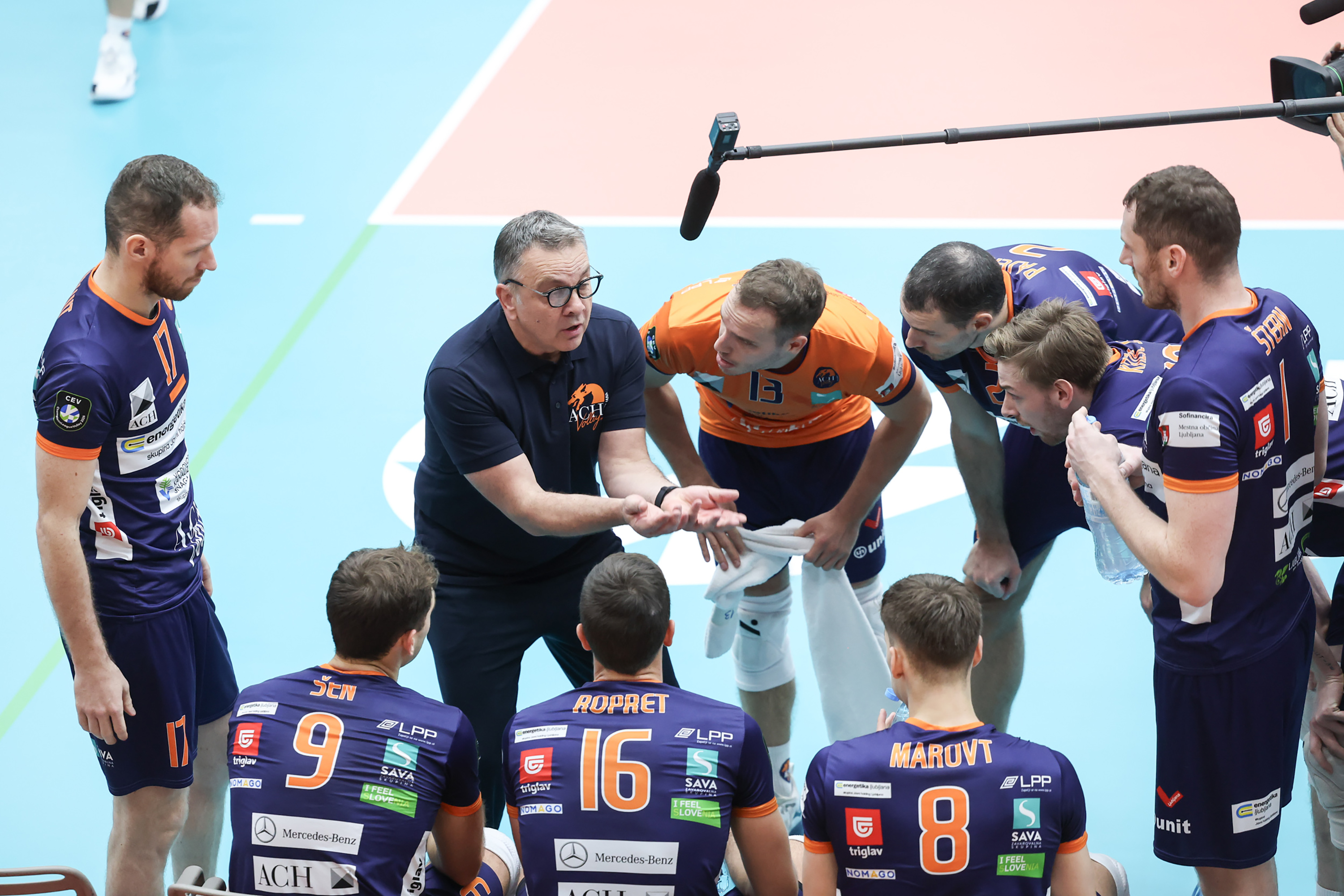 Igor Kolaković during an ACH Volley LJUBLJANA time-out