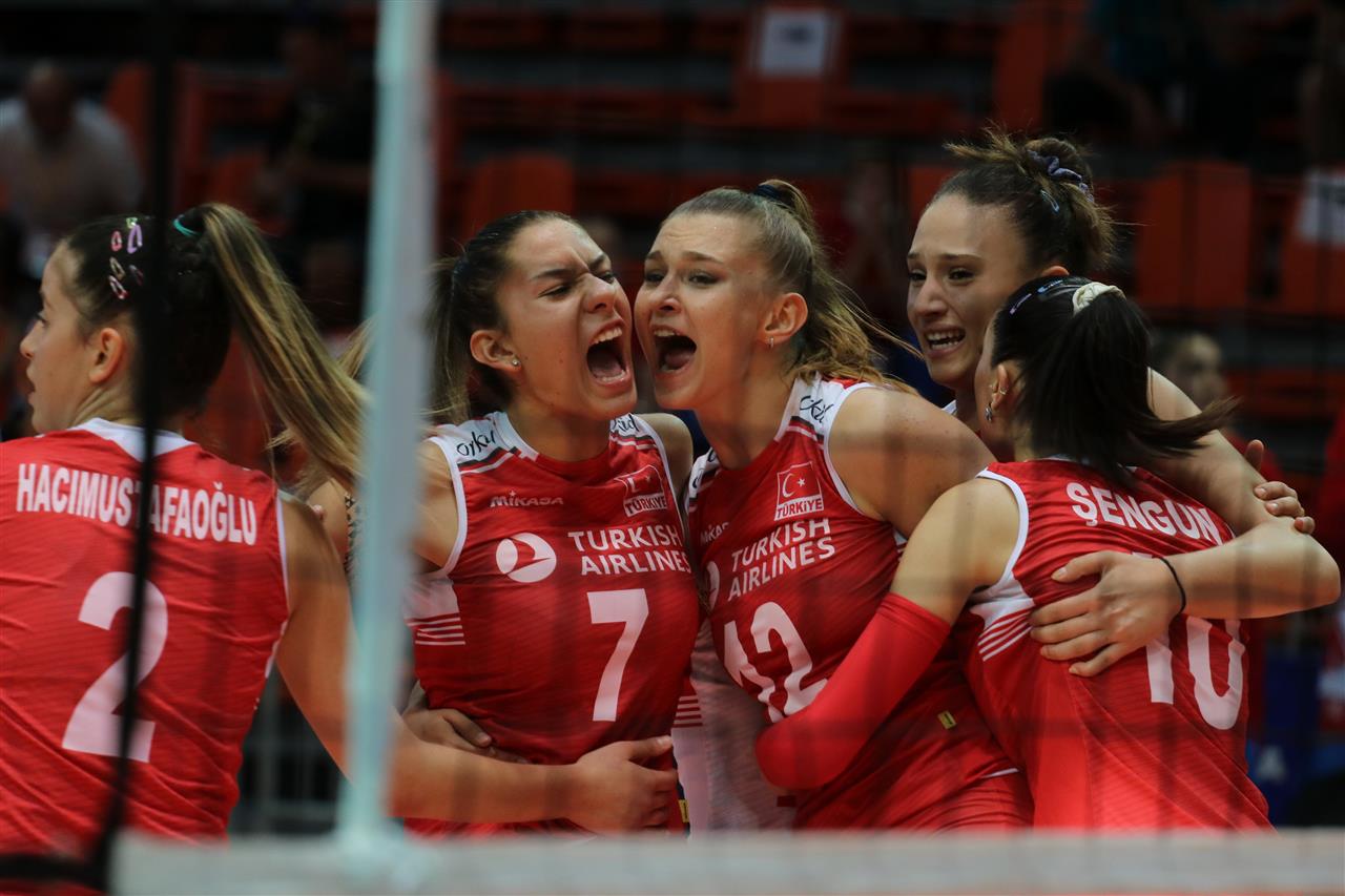Turkey and Serbia to play for gold at #EuroVolleyU19W CEV
