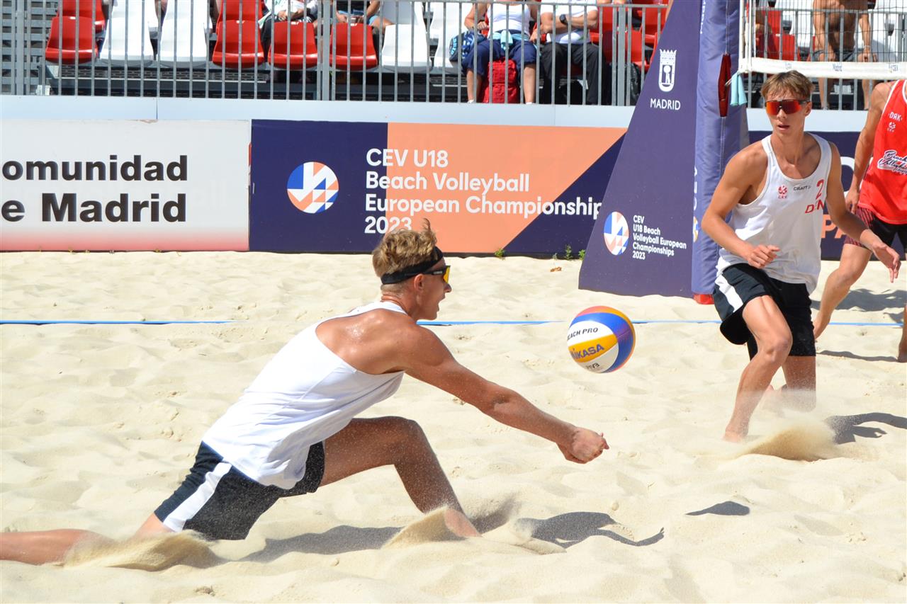 Danish Brinck and Napier beach volleyball players