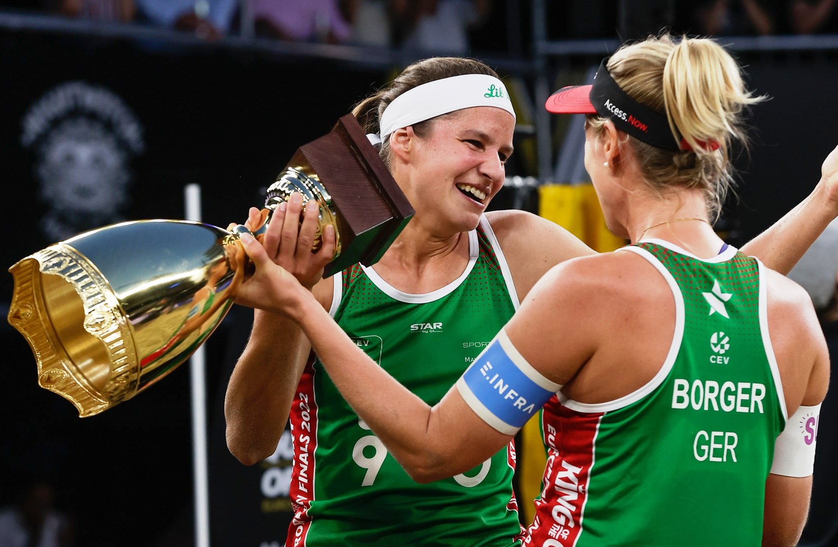 Chantal Laboureur & Karla Borger celebrate with the Queen of the Court trophy
