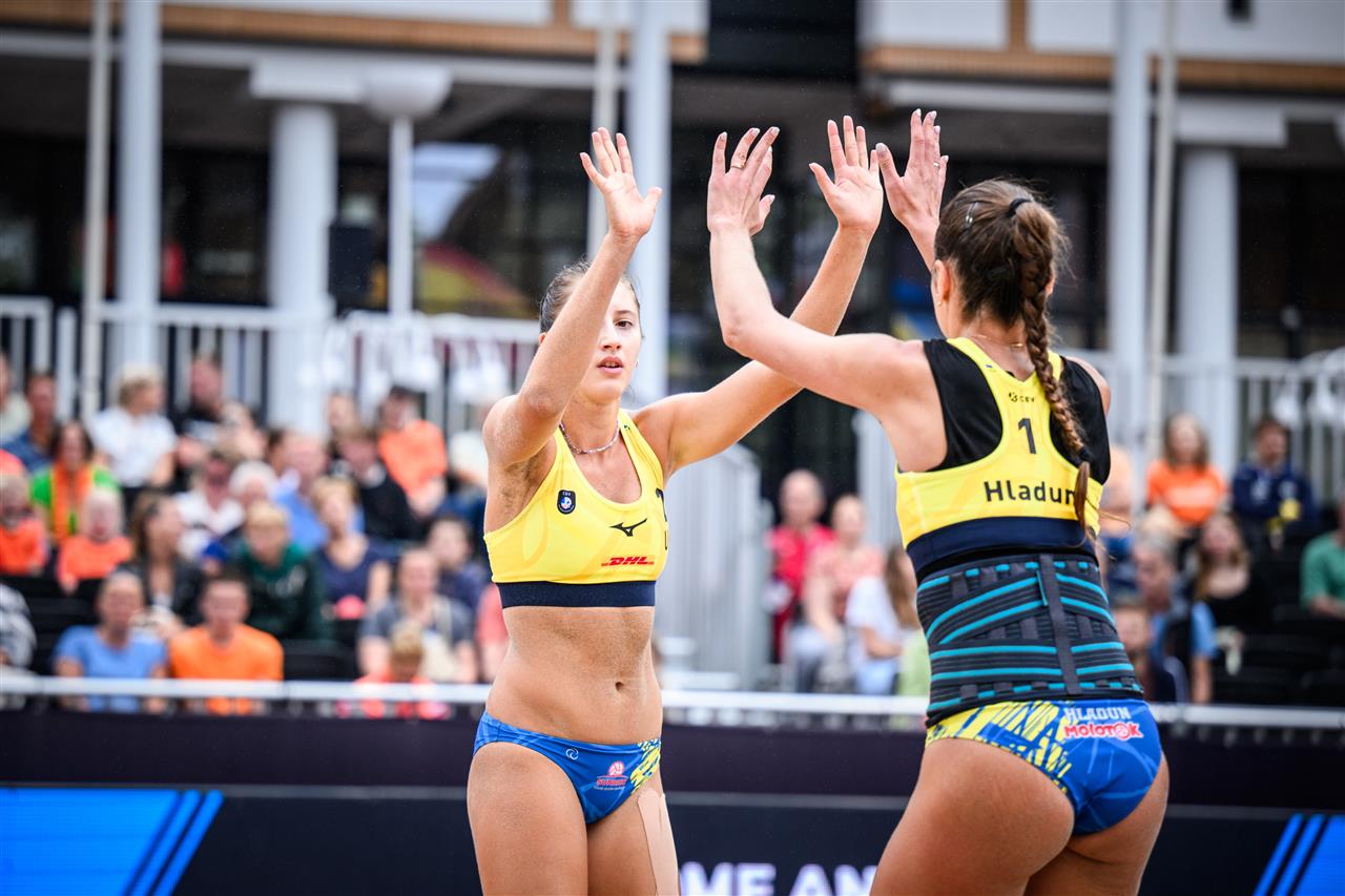 Maryna Hladun and Tetiana Lazarenko from Ukraine