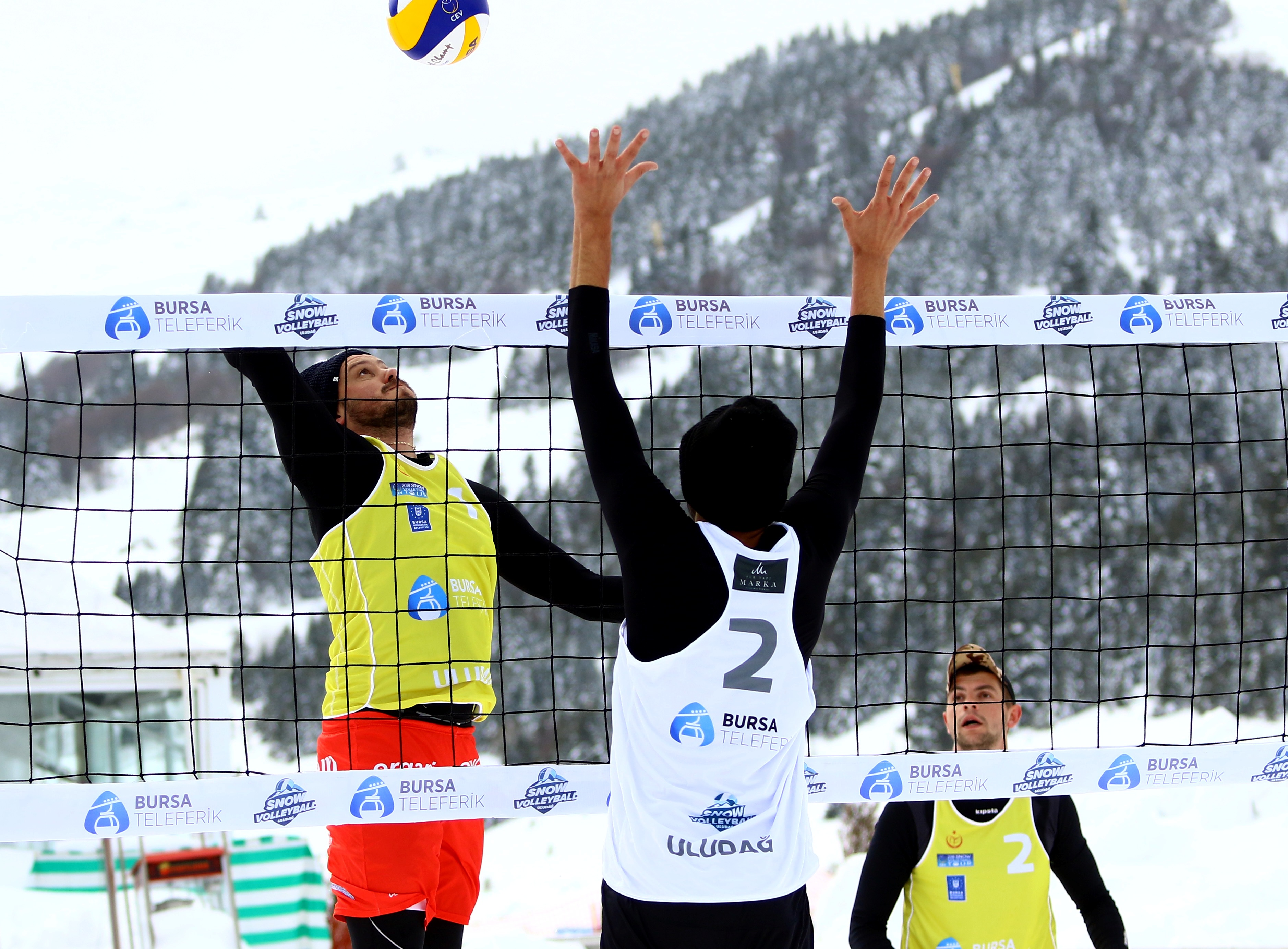 Top seeds live up to expectations on Uludag first day CEV