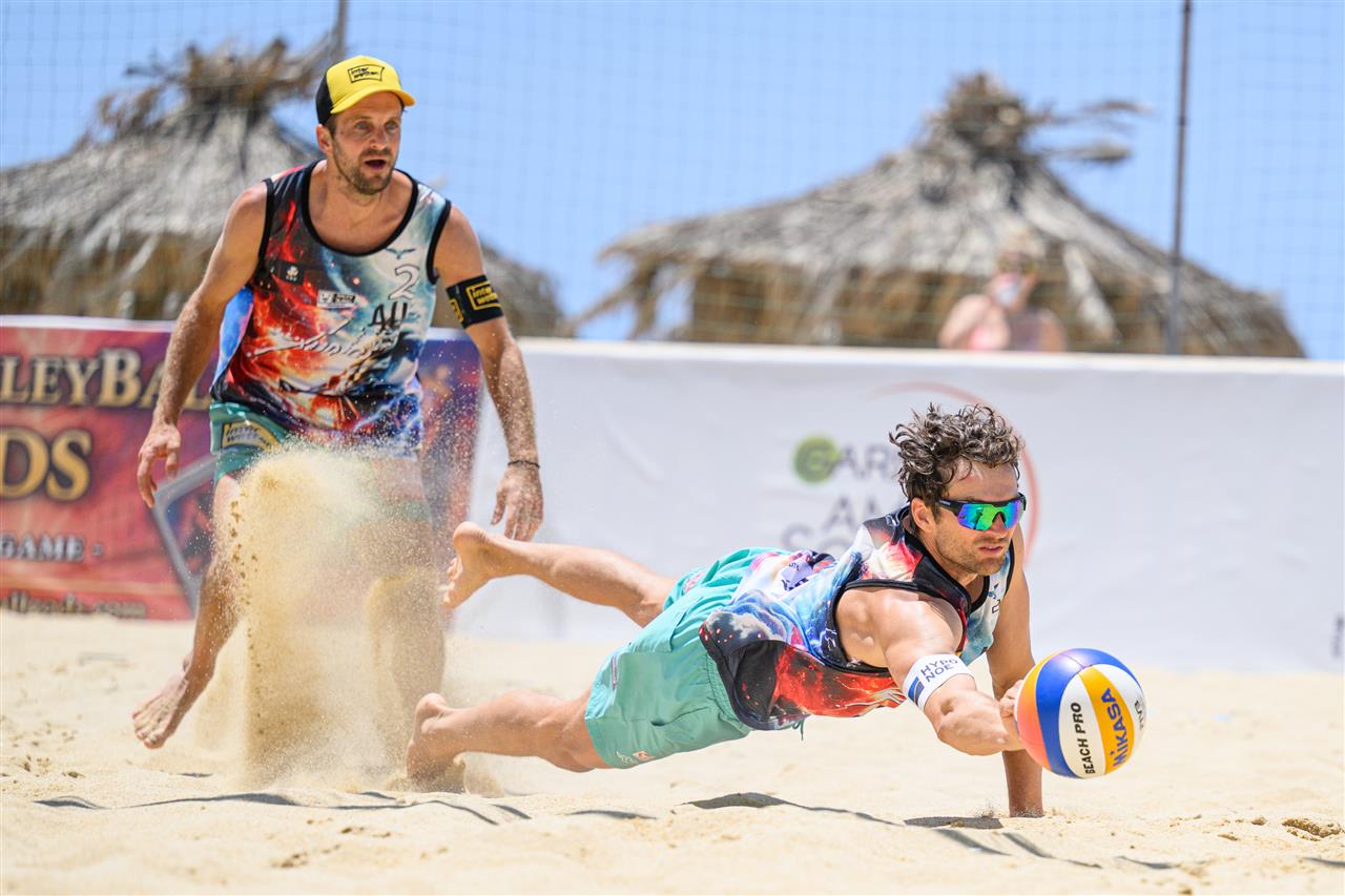 Robin Seidl and Alexander Huber playing beach volleyball