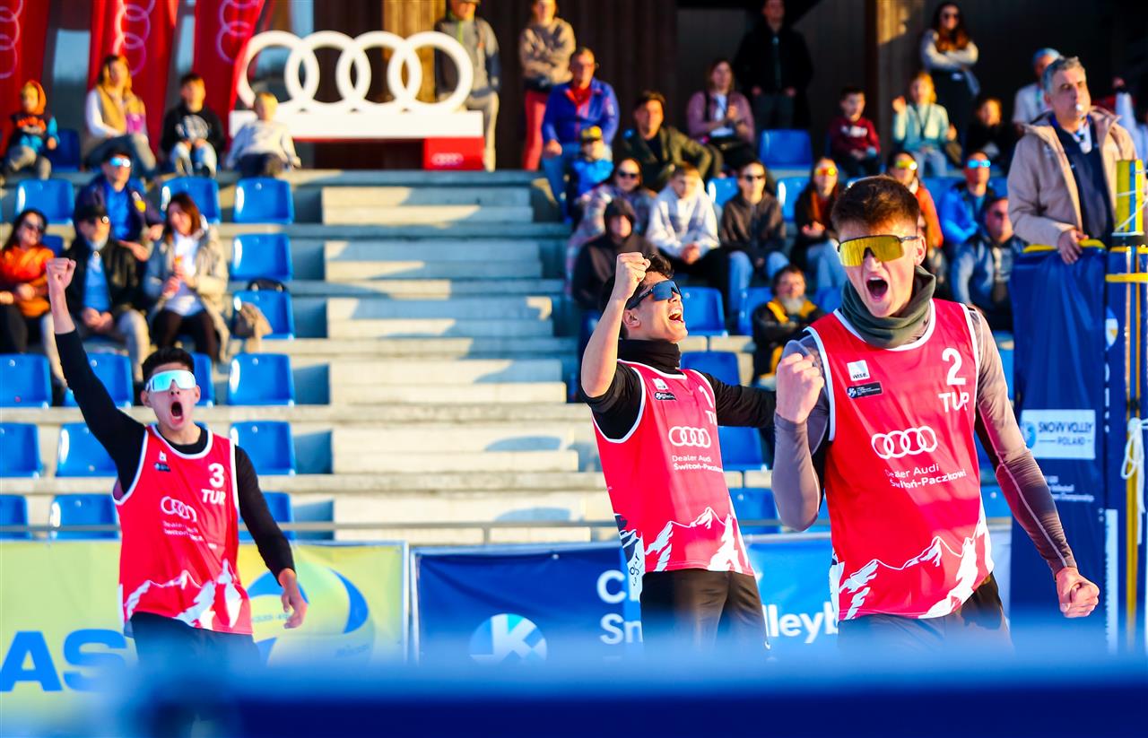 Team Turkey playing against Poland 2