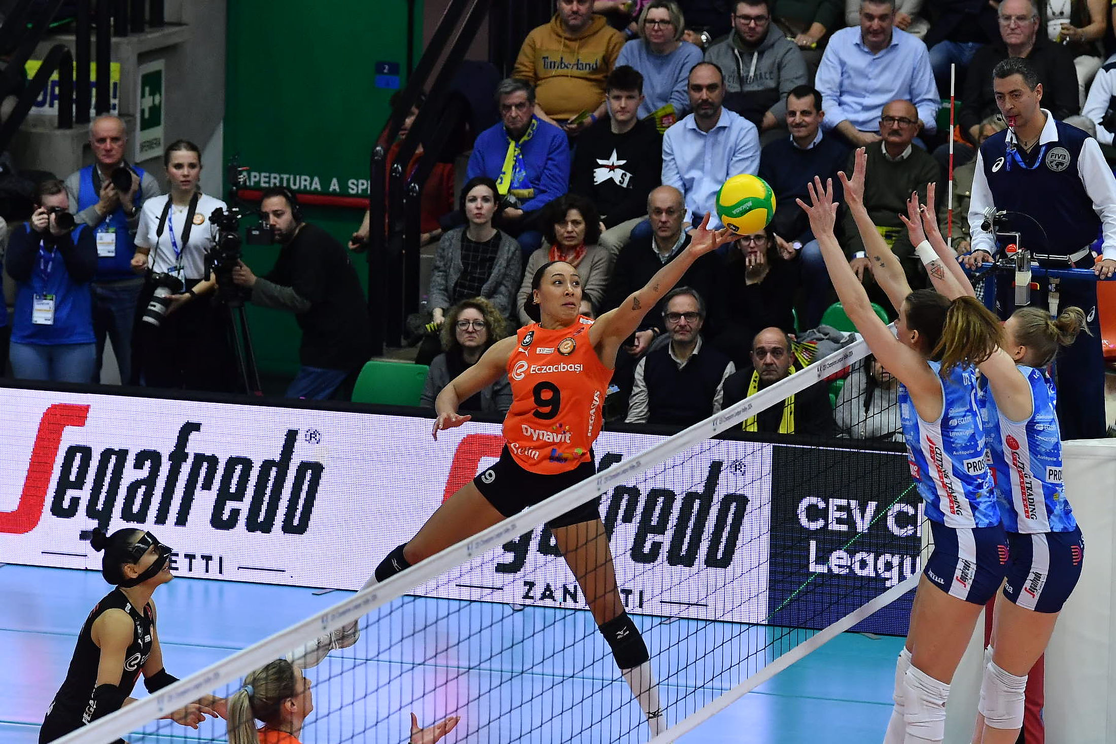 A. Carraro Imoco CONEGLIANO secured a victory in a breathtaking match ...