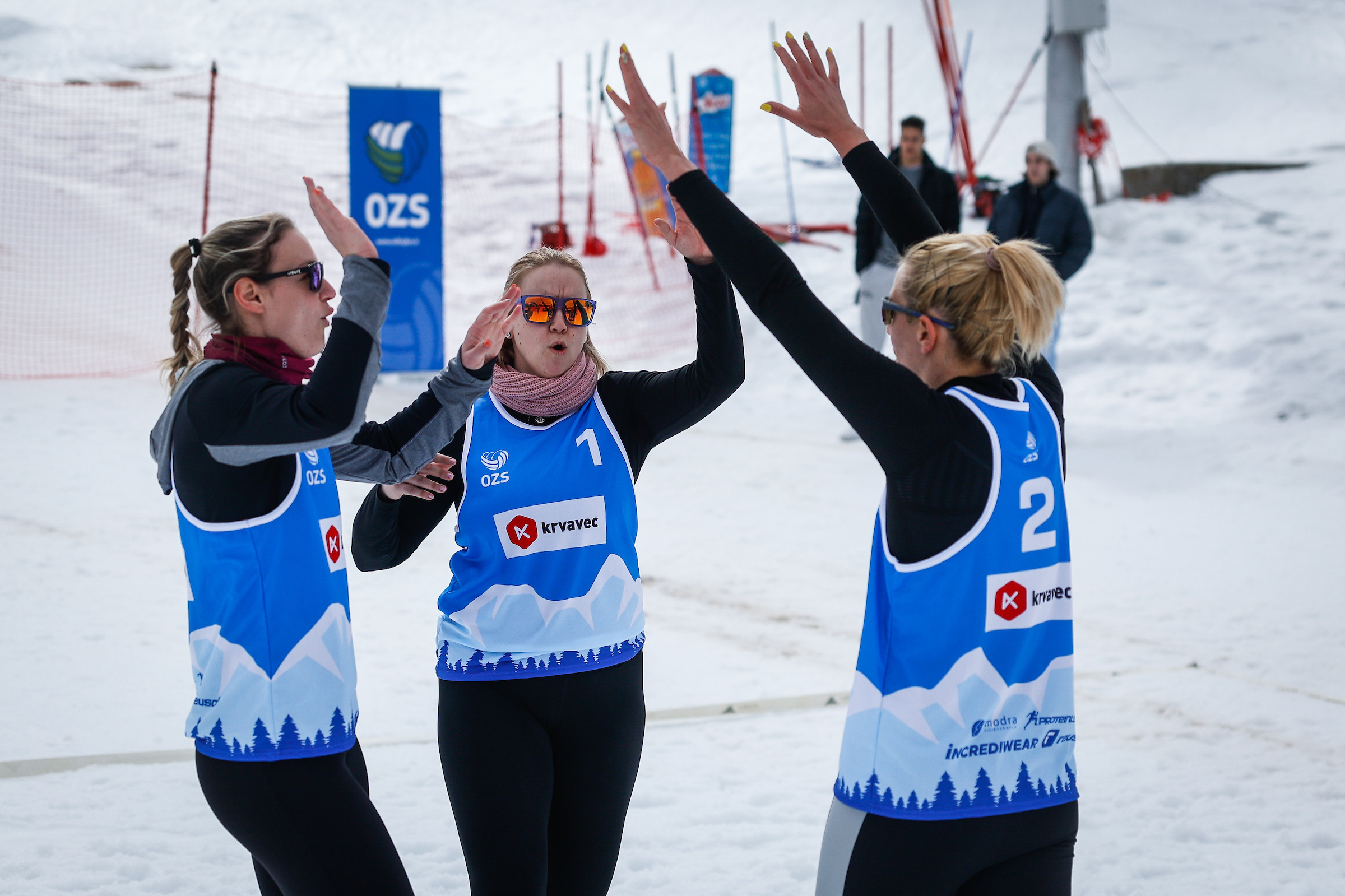 Women`s defending champions in snow volleyball