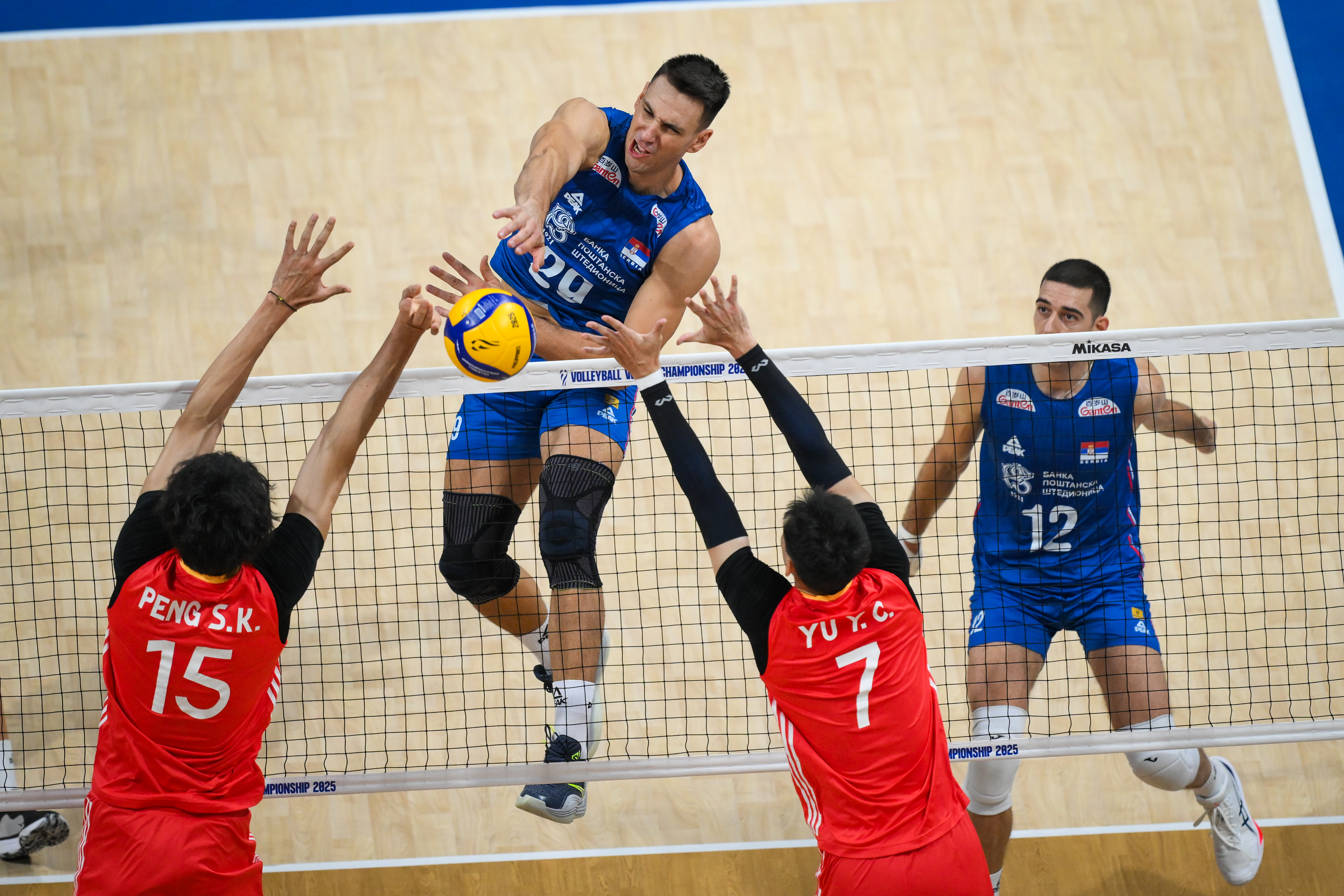 Equipo de voleibol en cancha